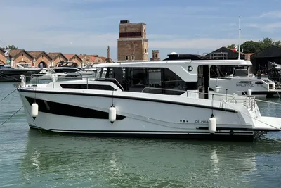 2025 Delphia 10 sedan