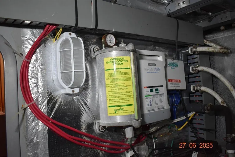 Talisman Yacht Photos Pics Engine room of 2003 Mainship 430 Aft Cabin Trawler with hydraulic control system.