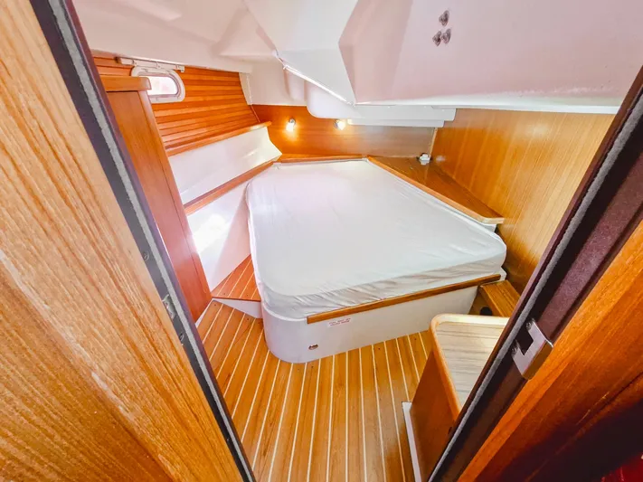  Yacht Photos Pics 2011 Catalina 445 yacht cabin with wooden interior and cozy bed.