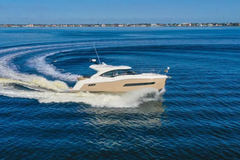 Nauti-lin Yacht Photos Pics 2016 Carver C37 Coupe yacht cruising on open water, creating a wake.
