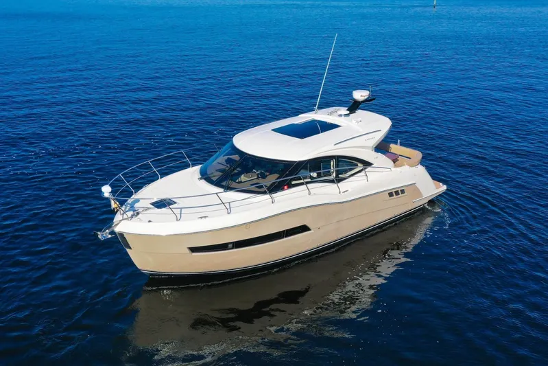 Nauti-lin Yacht Photos Pics 2016 Carver C37 Coupe yacht cruising on open water.