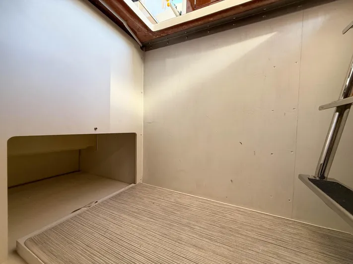 Nauti-lin Yacht Photos Pics Interior cabin space of 2016 Carver C37 Coupe, featuring minimalist design and natural light.