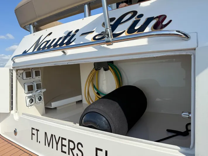 Nauti-lin Yacht Photos Pics 2016 Carver C37 Coupe boat stern with storage compartment, docked in Ft. Myers, FL.