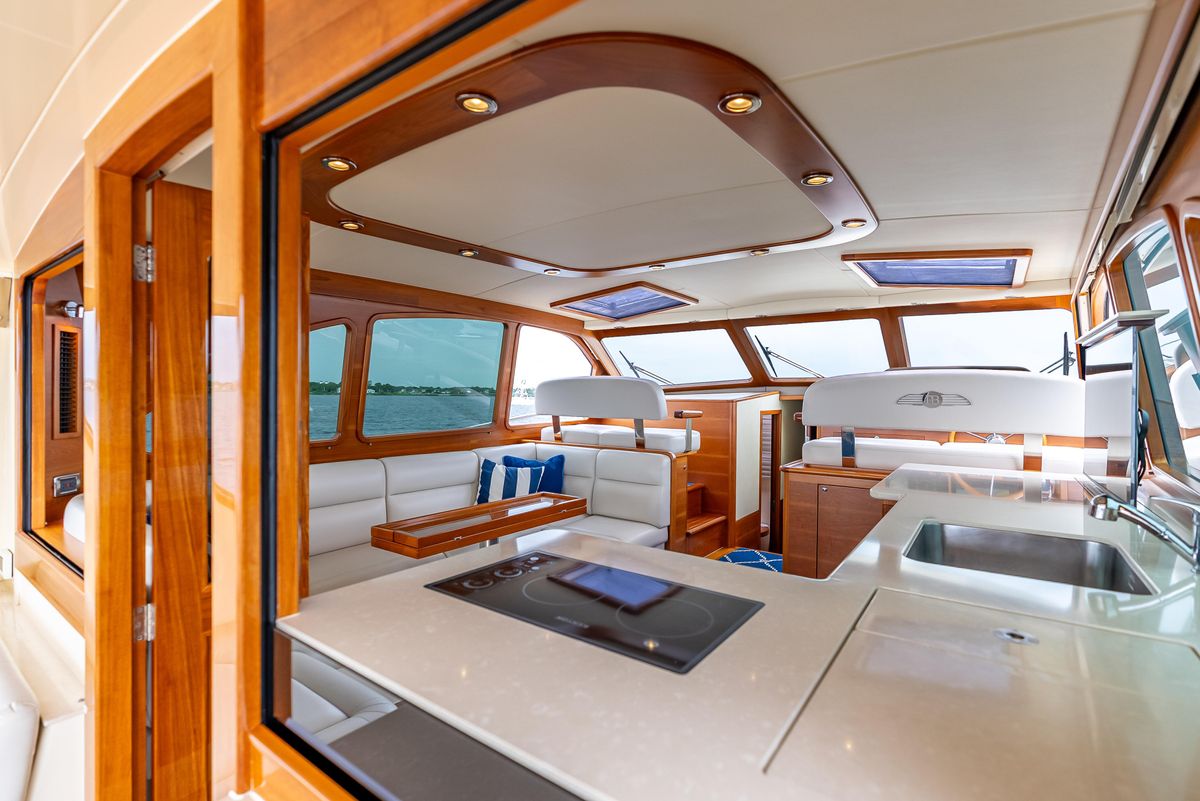2018 Palm Beach Motor Yachts 55 