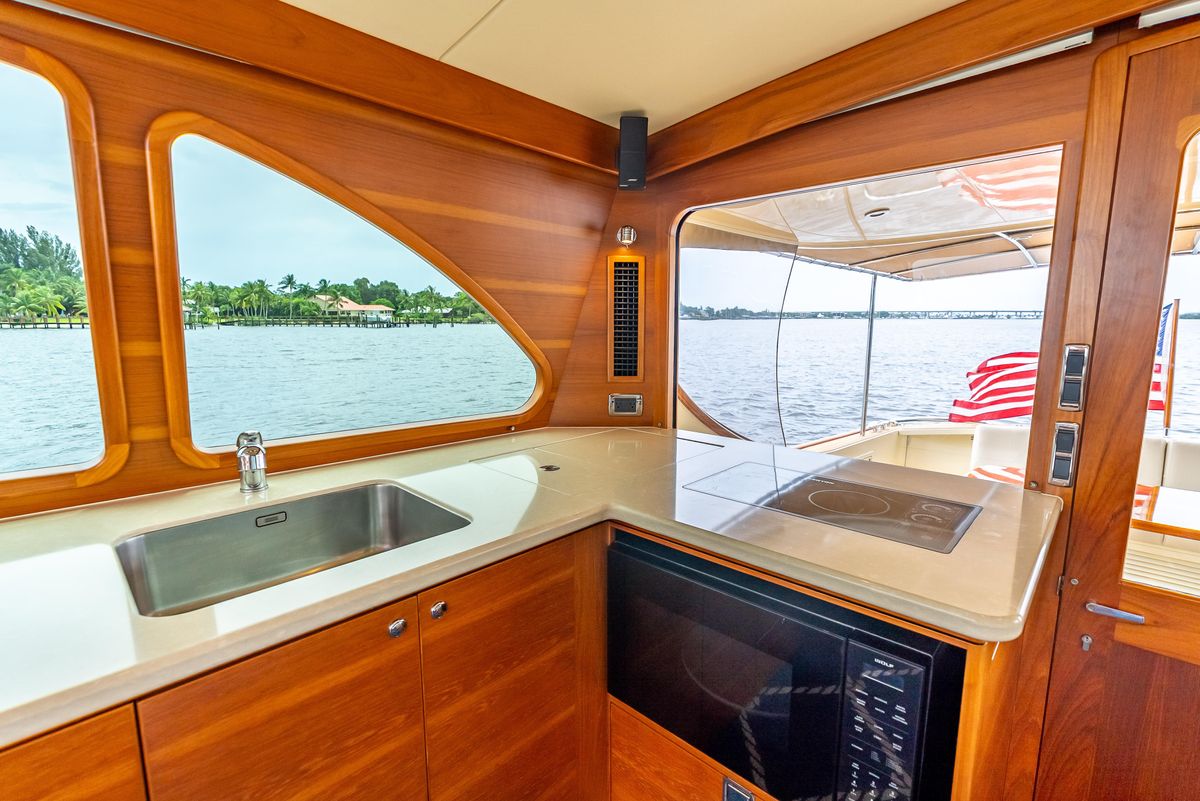 2018 Palm Beach Motor Yachts 55 