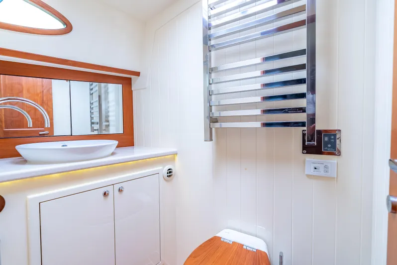 Zephyr Yacht Photos Pics 