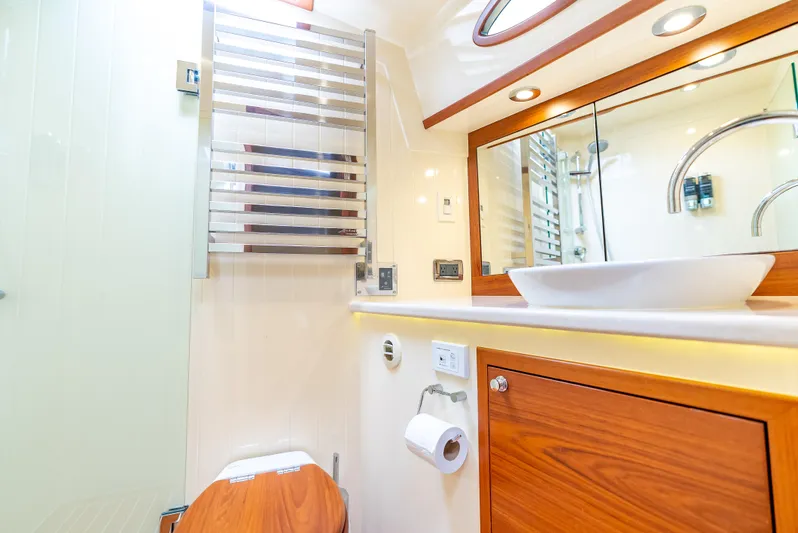 Zephyr Yacht Photos Pics 