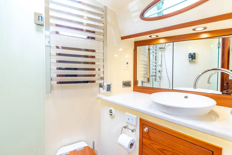 Zephyr Yacht Photos Pics 