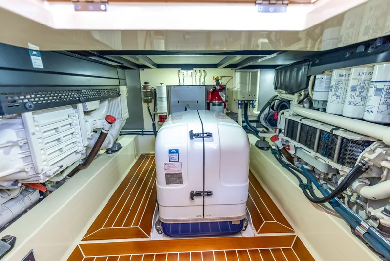 Zephyr Yacht Photos Pics 