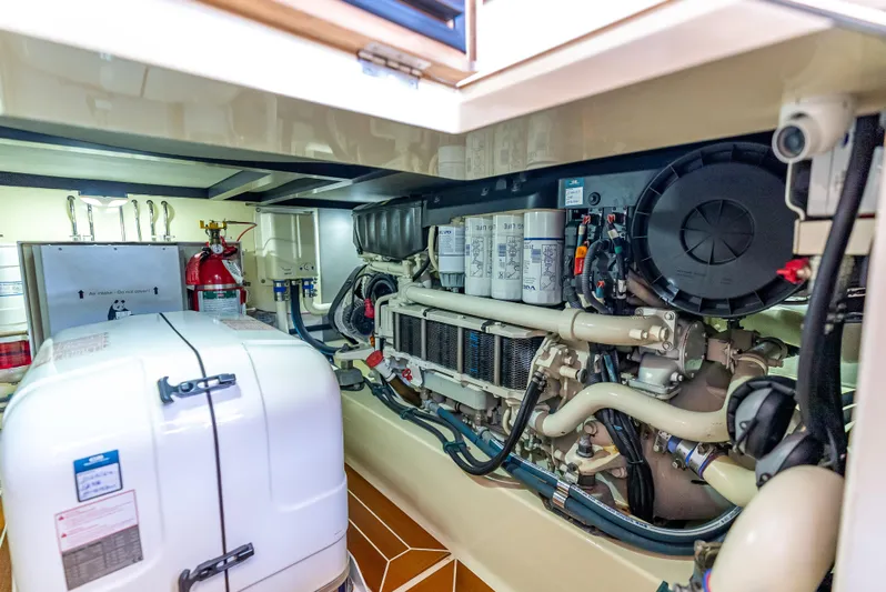 Zephyr Yacht Photos Pics 