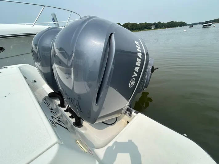 Good Sport Yacht Photos Pics 2011 Hydra-Sports 3000 VX with Yamaha outboard engines on a calm lake.