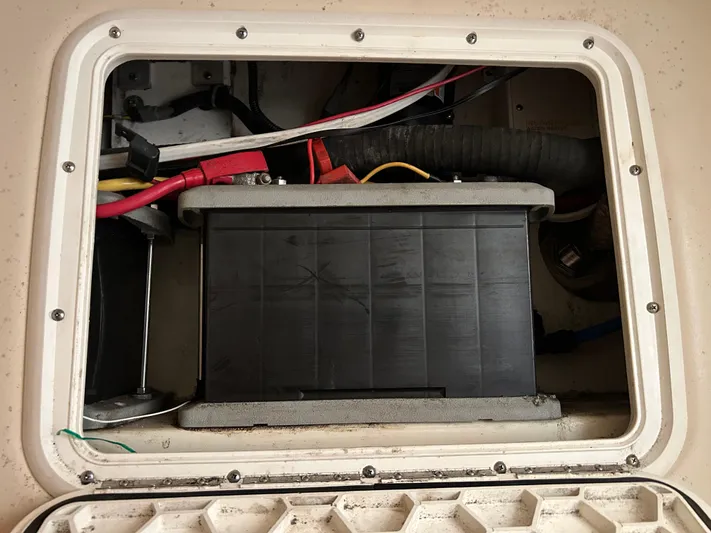 Good Sport Yacht Photos Pics Battery compartment of a 2011 Hydra-Sports 3000 VX boat, showing wiring and connections.