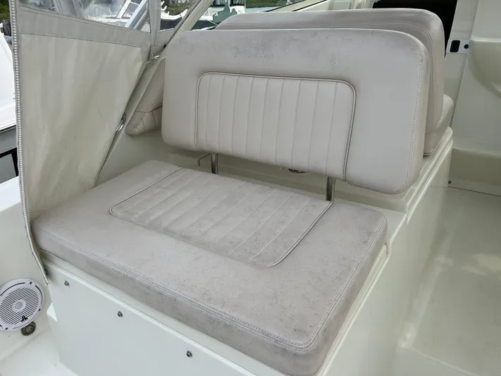 Good Sport Yacht Photos Pics 2011 Hydra-Sports 3000 VX boat interior seating with white cushioned upholstery.