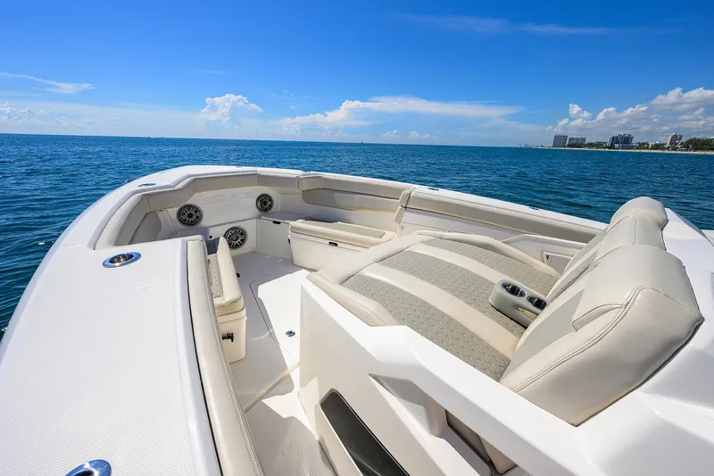 41 Solace 2021 Yacht Photos Pics Solace 41 - Exterior Bow