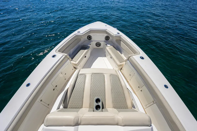 41 Solace 2021 Yacht Photos Pics Solace 41 - Exterior Bow