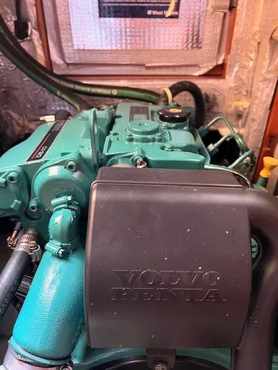 Force 10 Yacht Photos Pics Volvo Penta engine in a 2008 Tartan 3400 sailboat, detailed view.