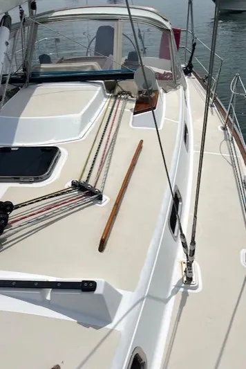 Force 10 Yacht Photos Pics Sailboat deck of 2008 Tartan 3400 with rigging and hatch.