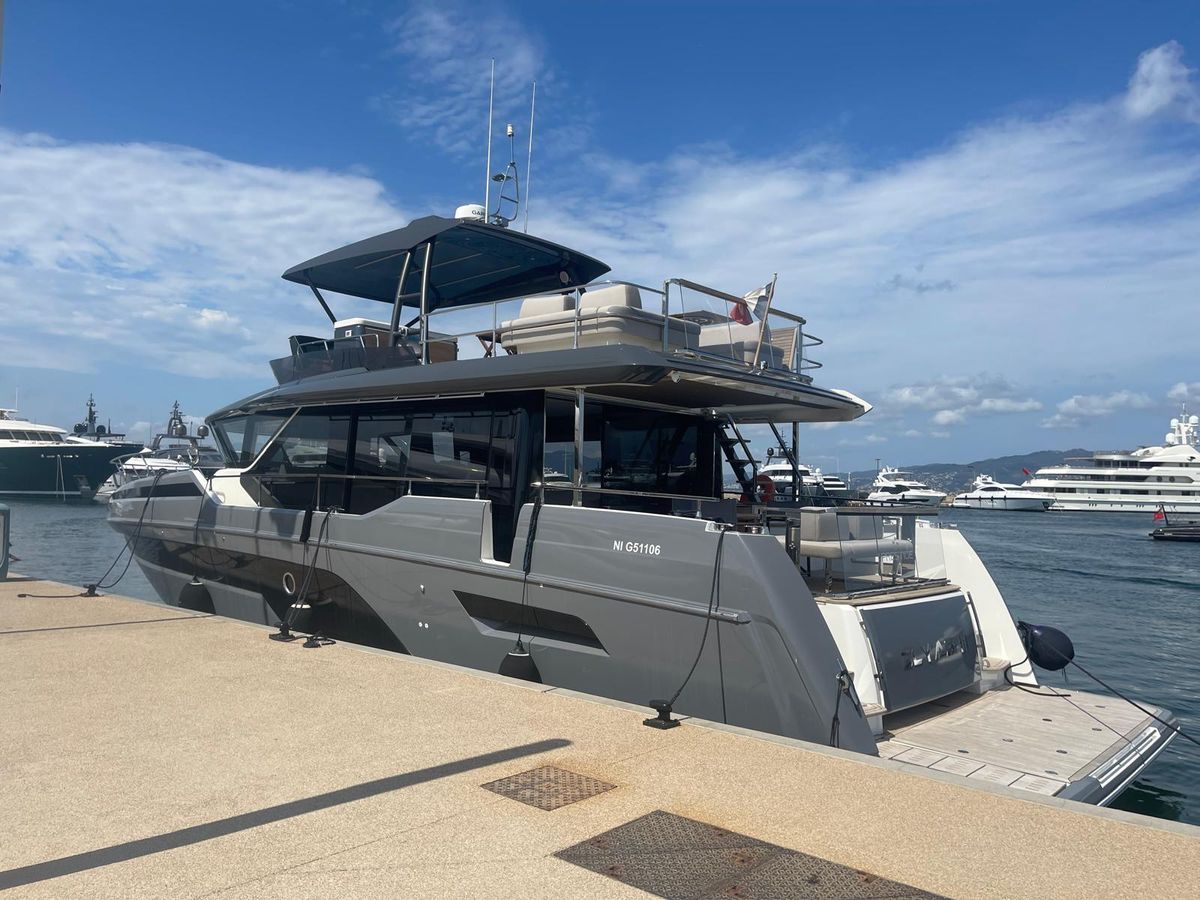 2023 Prestige 61 