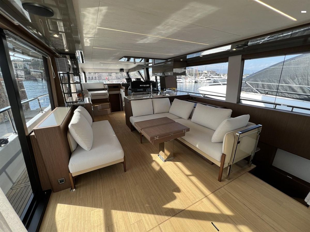 2023 Prestige 61 