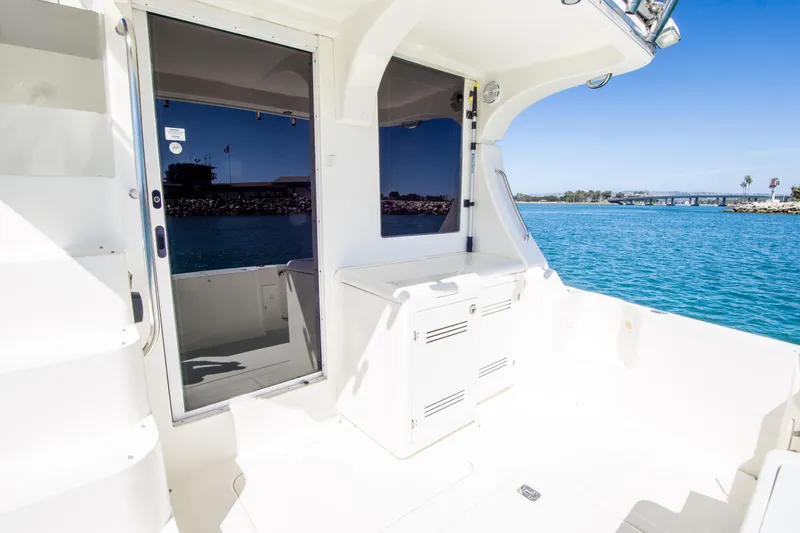 Journeys Edge Yacht Photos Pics 2007 Silverton 36 Convertible yacht deck with ocean view and white interior.