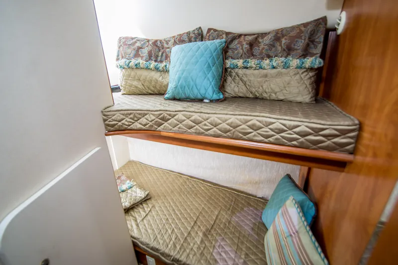 Journeys Edge Yacht Photos Pics Bunk beds in 2007 Silverton 36 Convertible yacht cabin with decorative pillows.