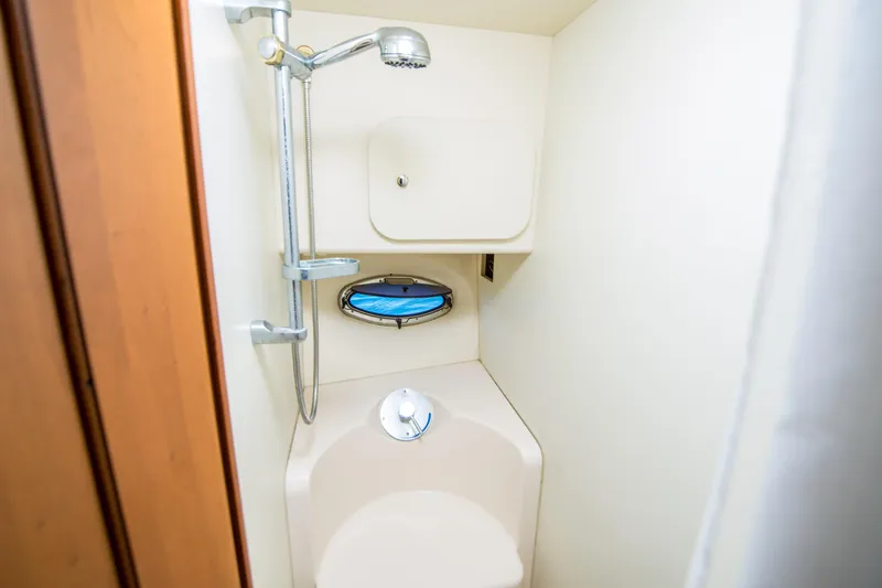 Journeys Edge Yacht Photos Pics 2007 Silverton 36 Convertible yacht bathroom with shower and porthole.