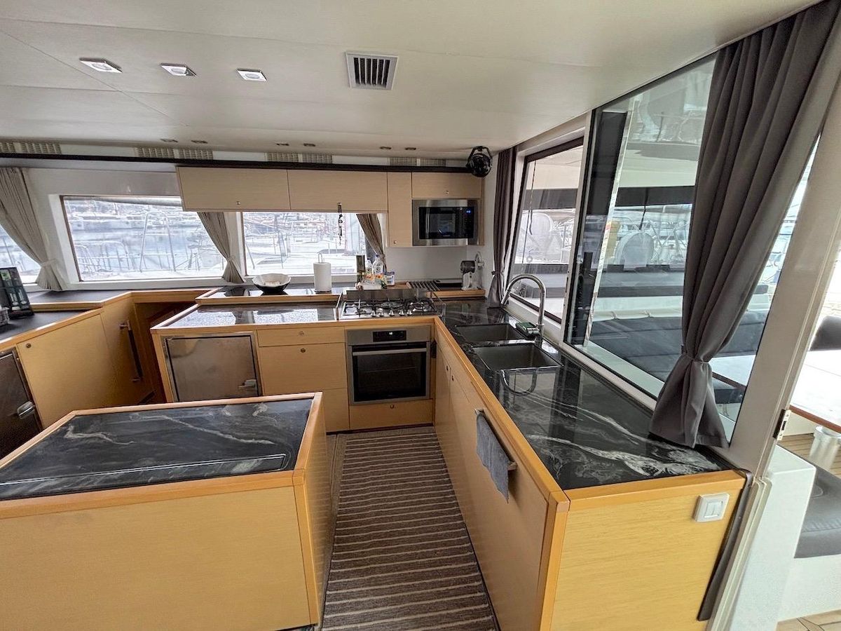 2014 Lagoon 56 