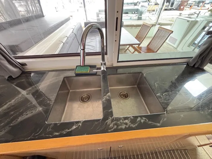 Avra Yacht Photos Pics 