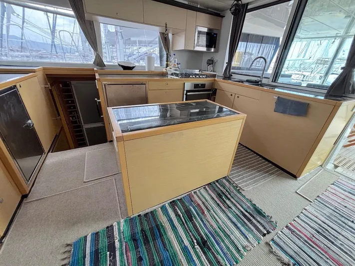 Avra Yacht Photos Pics 