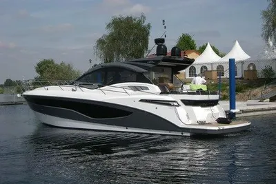 2014 Galeon 445 / 485 HTS mit Heckgarage/ nur Süßwasser