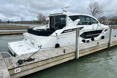 Cruisers Yachts 42 Cantius