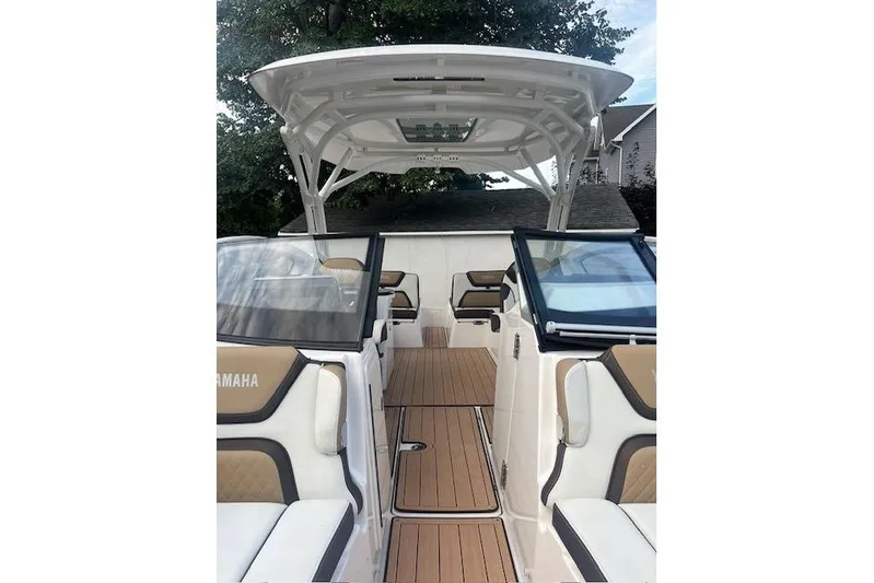  Yacht Photos Pics 2023 Yamaha Boats 275SDX interior with tan seating and sleek design.