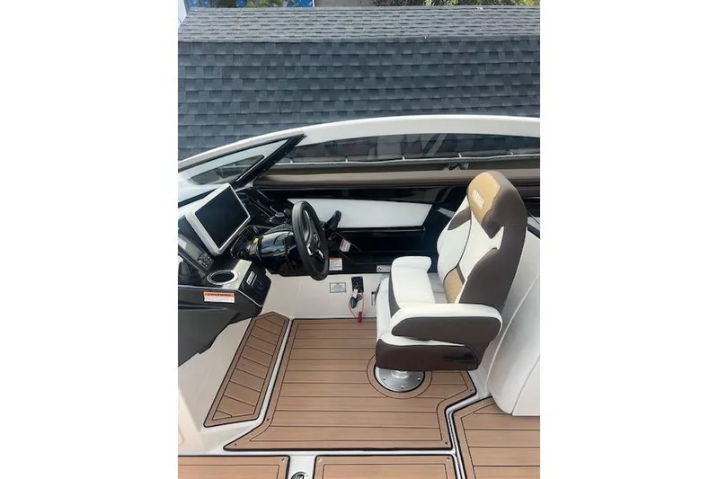  Yacht Photos Pics 2023 Yamaha Boats 275SDX cockpit with modern controls and comfortable seating.