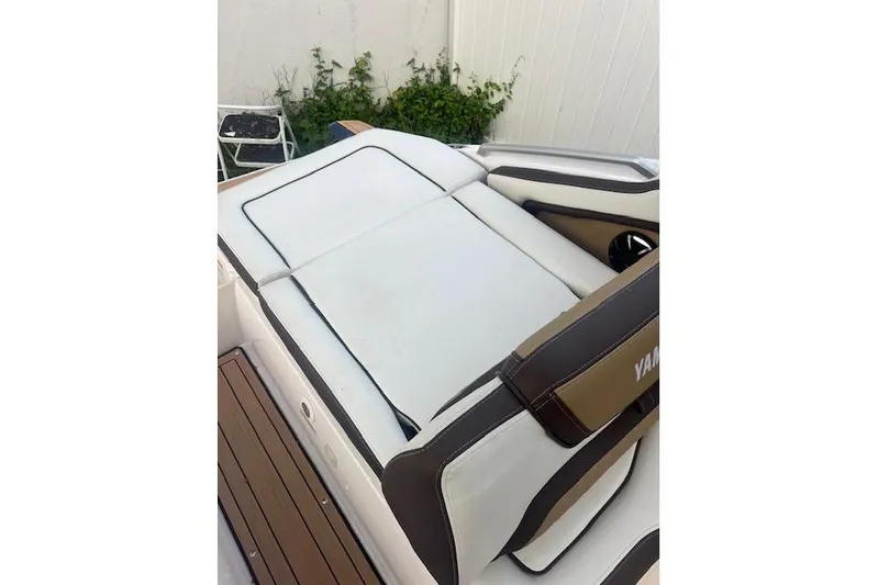  Yacht Photos Pics 2023 Yamaha Boats 275SDX interior seating with white and brown upholstery.