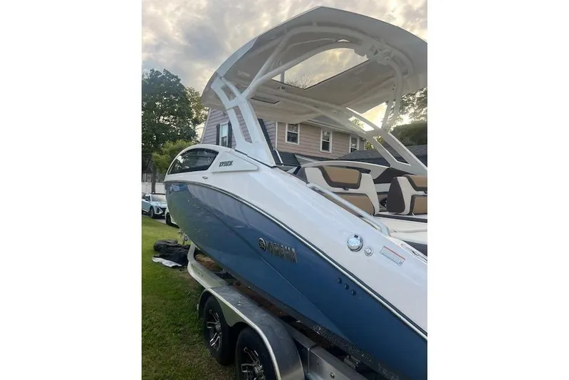  Yacht Photos Pics 2023 Yamaha Boats 275SDX on trailer, sleek design, blue and white exterior.