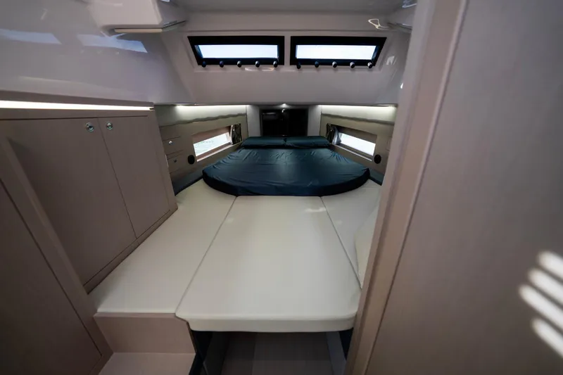  Yacht Photos Pics Interior cabin of 2026 Ranieri CAYMAN 50 HARDTOP, featuring modern design and comfortable sleeping area.