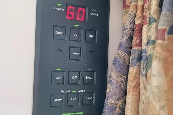 Thermostat control panel on 2000 Stamas 310 Express boat, displaying temperature settings.