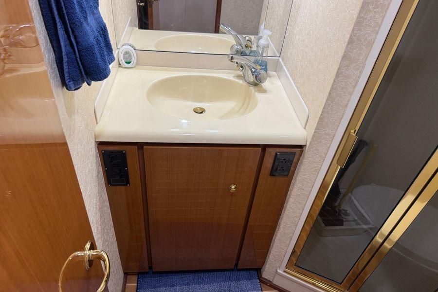 2002 Viking 61 