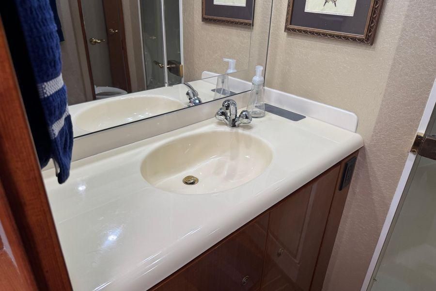 2002 Viking 61 