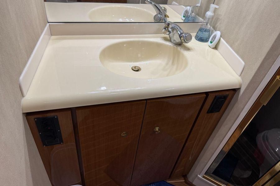 2002 Viking 61 