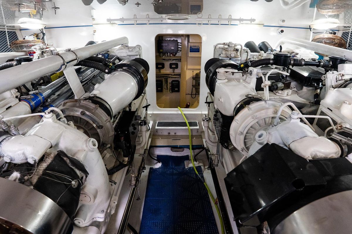 2002 Viking 61 