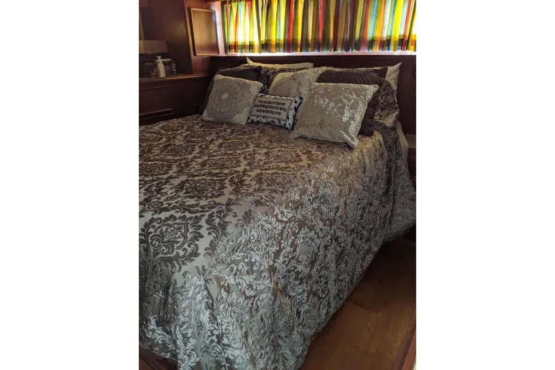 Sky To Sea Yacht Photos Pics Luxurious bedroom interior of 1984 Hatteras 53 Extended Deckhouse Motor Yacht with elegant bedding.