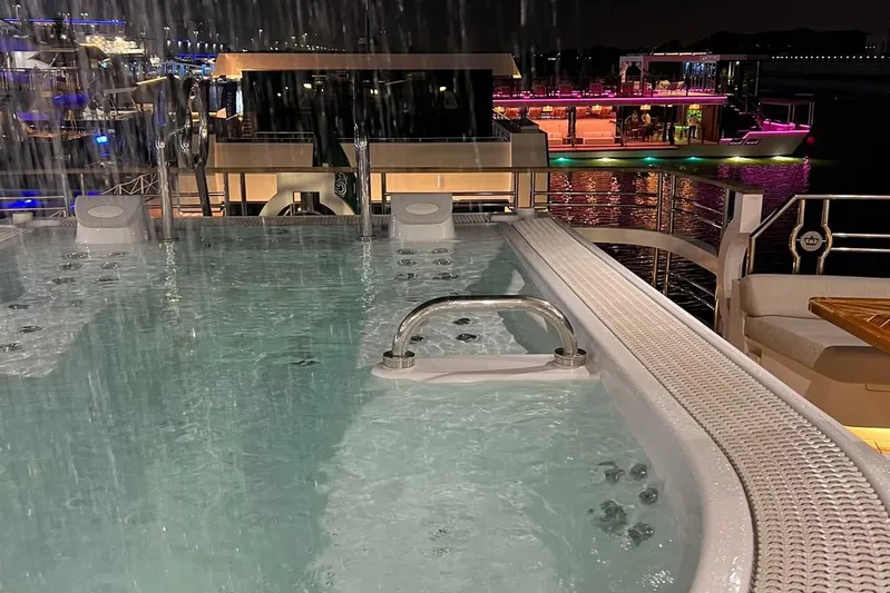 Sehamia Yacht Photos Pics Luxurious Gulf Craft Majesty 155 yacht jacuzzi at night, 2018 model.