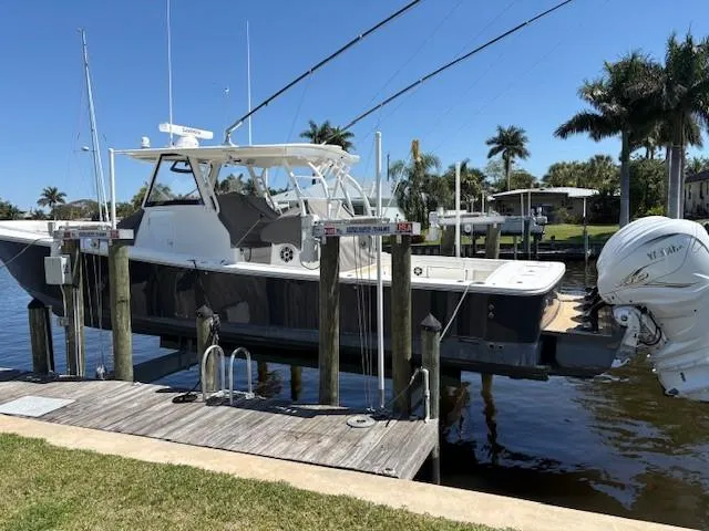 No Name Yacht Photos Pics 2021 Regulator 41 boat docked by the water, featuring outboard engines and a sleek design.