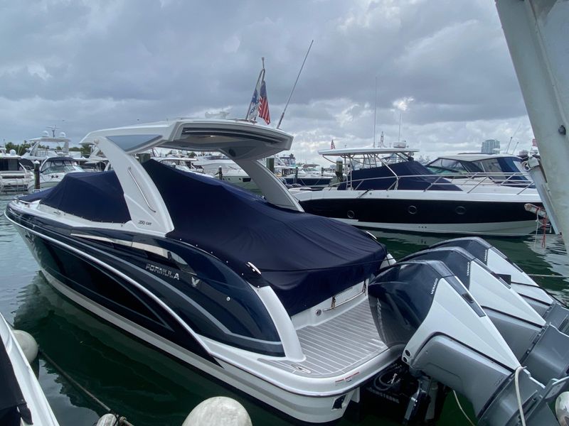 2022 Formula 350 Crossover Bowrider