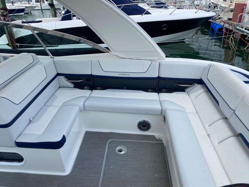 2022 Formula 350 Crossover Bowrider