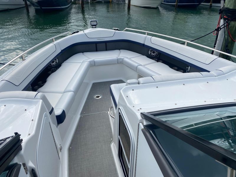 2022 Formula 350 Crossover Bowrider