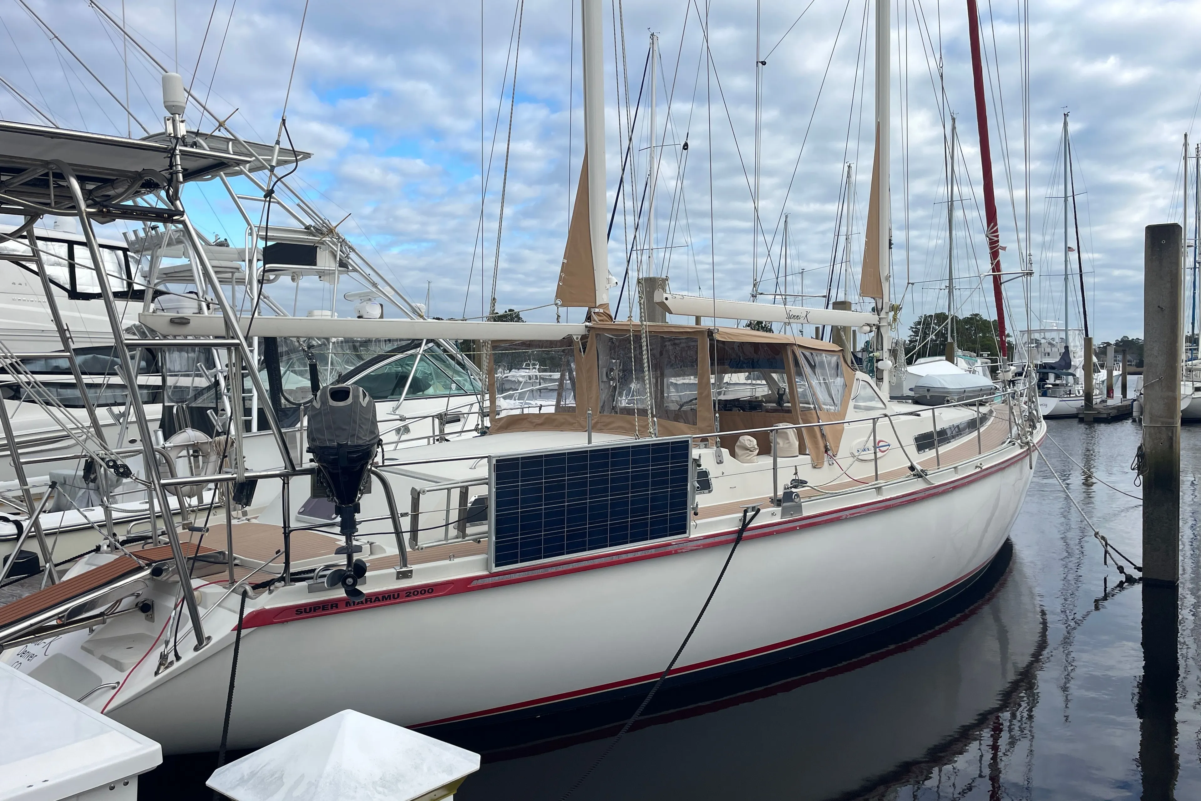 Amel Super Maramu 2000