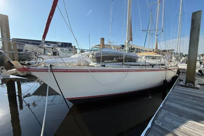 Amel Super Maramu 2000