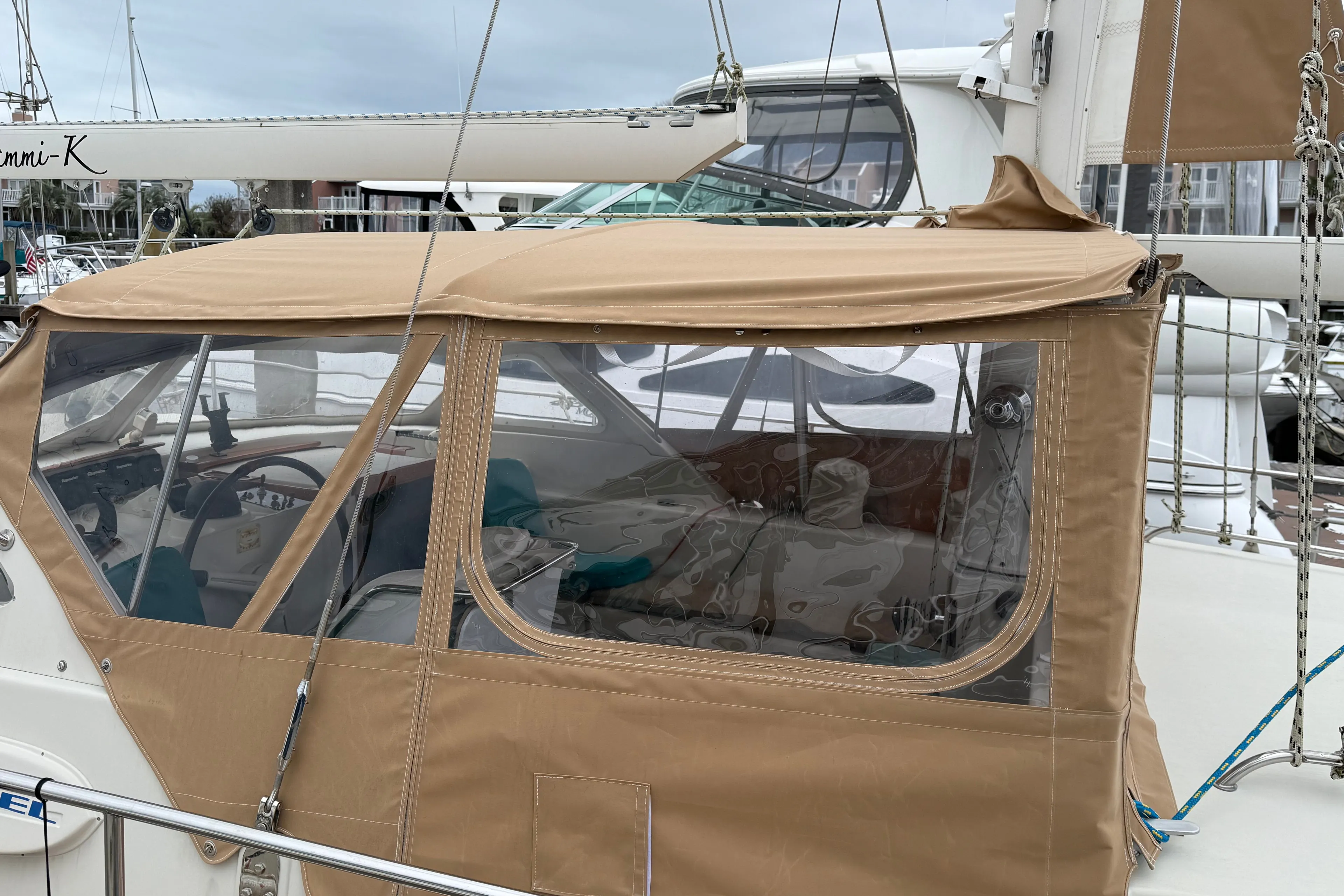 Amel Super Maramu 2000